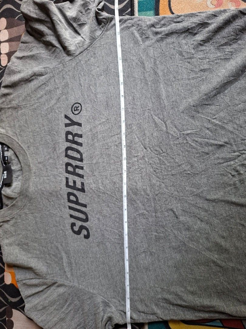 Superdry Grey T-shirt Size XL (Category: Tshirts & Polo Shirts ) located in San Francisco. Submitted by manu2025 (Listing ID 1470140016, Image 3). Description: - Brand: Superdry - Color: Grey - Size: XL (Standard fit) - Measurements: ~24.5" chest across, ~28" length - Design: Short sleeves, crew neck, large black chest logo, and upper back stripes - Meetup/Shipping available across the Philippines.