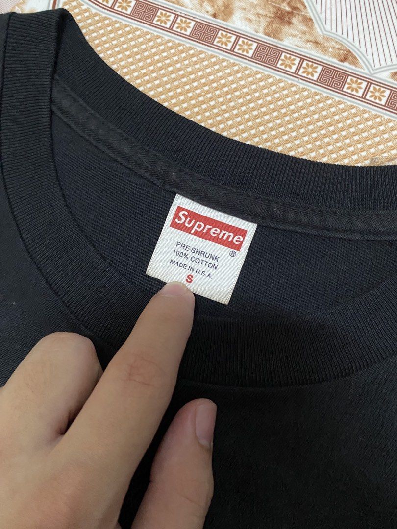 SUPREME classic box logo (20w 28L) (Category: Tshirts & Polo Shirts ) located in Navotas City. Submitted by vincent_mosqueriola (Listing ID 1470058468, Image 3). Description: - Authentic Black Supreme box logo t-shirt - Size: Small (Regular fit, short sleeve) - Material: 100% pre-shrunk cotton, Made in U.S.A. - Design: Classic red box logo graphic on chest - Condition/Details: Neck tag and wash care tag intact with RN number clearly printed.