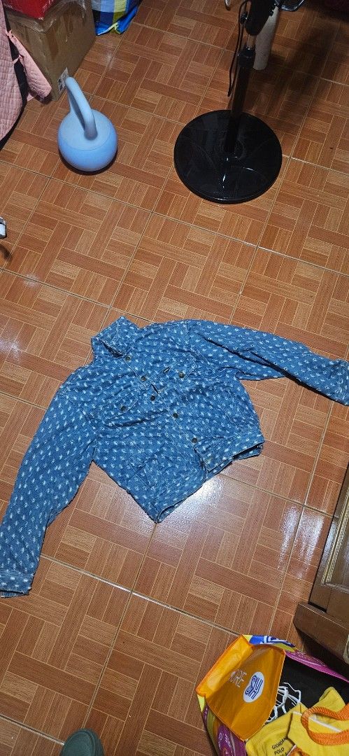 Supreme Distressed Denim Jacket Blue Size XL (Category: Coats, Jackets and Outerwear) located in Santa Maria. Submitted by rommelmateo (Listing ID 1470104606, Image 2). Description: - Brand: Supreme - Item: Denim Jacket - Color: Blue - Size: XL - Material: 100% Cotton - Design: All-over distressed pattern with frayed details and large Supreme logo on the back panel - Closure: Button-up front with metal hardware - Condition: Excellent / Ready to w