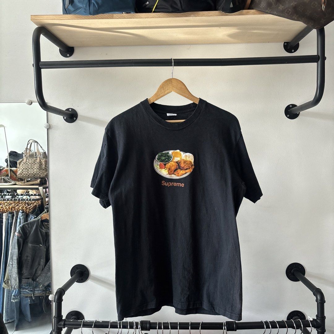 Supreme Fried Chicken Dinner Graphic Tee Black Size M (Category: Tshirts & Polo Shirts ) located in Bambang. Submitted by heats777 (Listing ID 1470020442, Image 2). Description: - Brand: Supreme - Color: Black with fried chicken dinner graphic - Size: Medium - Material: 100% pre-shrunk cotton (Made in U.S.A.) - Style: Classic streetwear - Issue: Last pic.