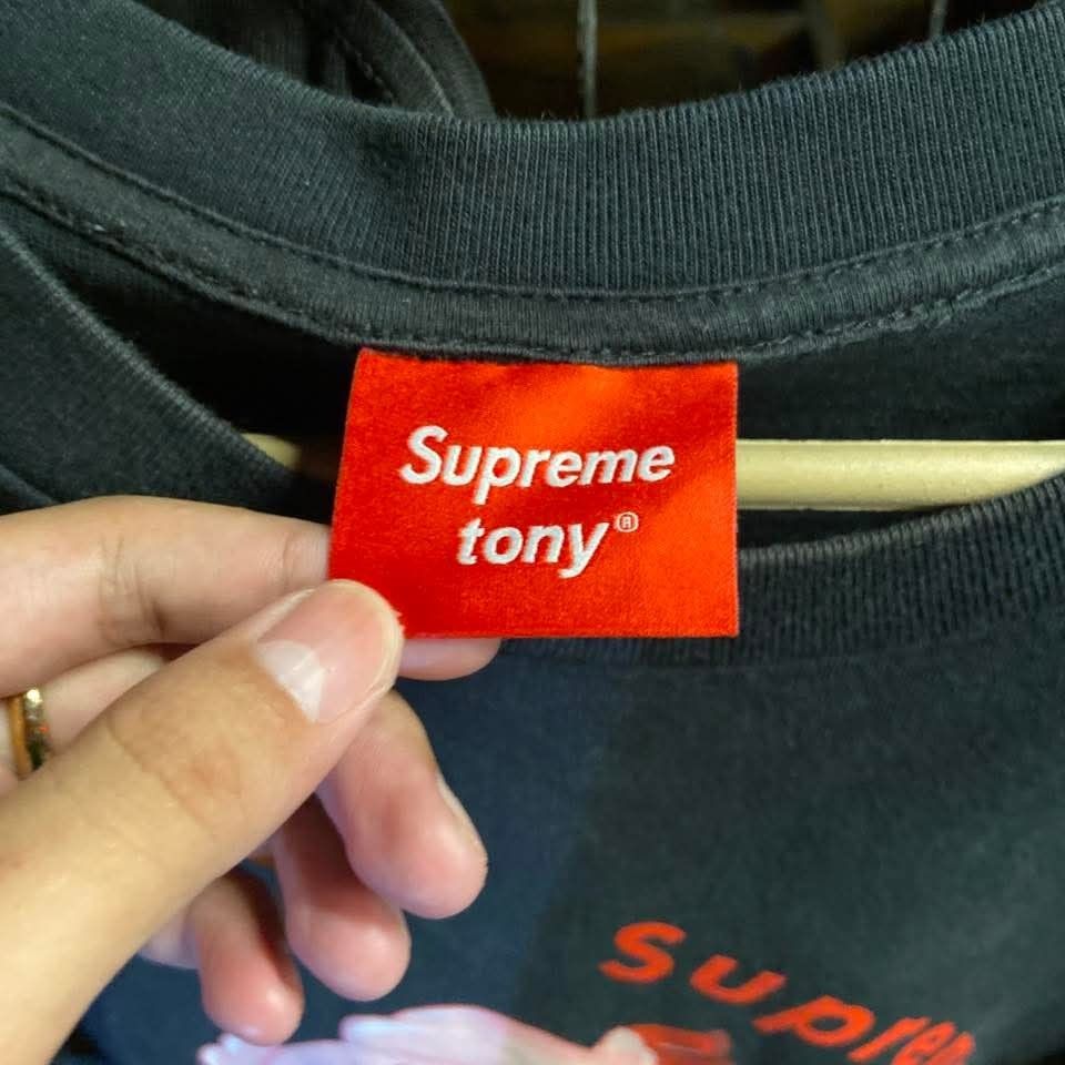 Supreme tony (Category: Tshirts & Polo Shirts ) located in Malabon City. Submitted by not_just_fits (Listing ID 1470141386, Image 2). Description: Dimes: ▪️W: 21 L: 28 Flaw/s: ▪️Needs Wash.