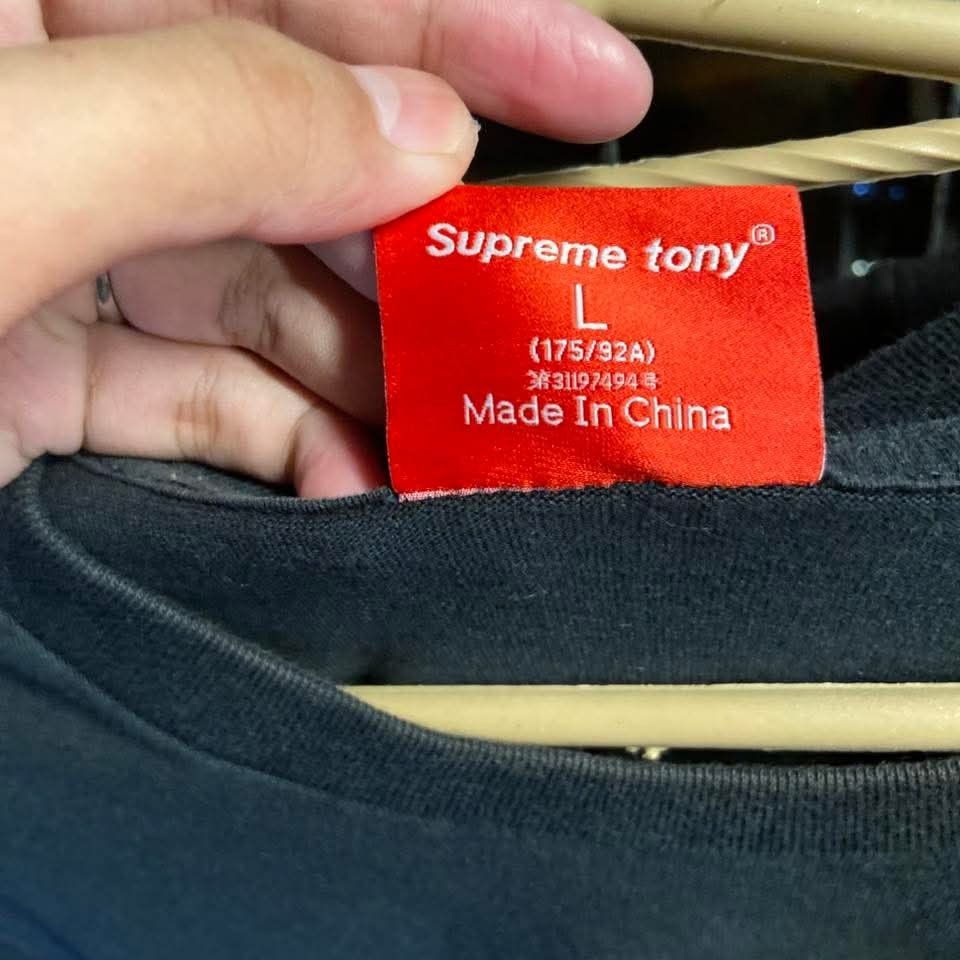 Supreme tony (Category: Tshirts & Polo Shirts ) located in Malabon City. Submitted by not_just_fits (Listing ID 1470141386, Image 3). Description: Dimes: ▪️W: 21 L: 28 Flaw/s: ▪️Needs Wash.