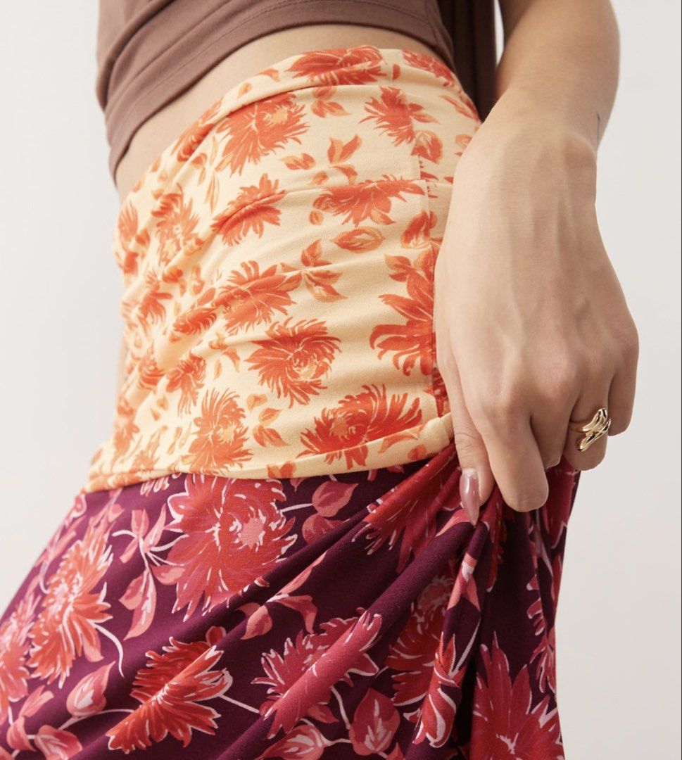 Susmies Flora Skirt (Category: Skirts) located in Makati City. Submitted by aedawn (Listing ID 1470090540, Image 3). Description: free shipping.