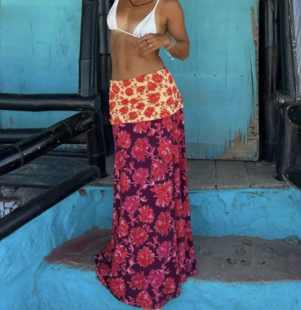 Susmies Flora Skirt (Category: Skirts) located in Makati City. Submitted by aedawn (Listing ID 1470090540, Image 1). Description: free shipping.