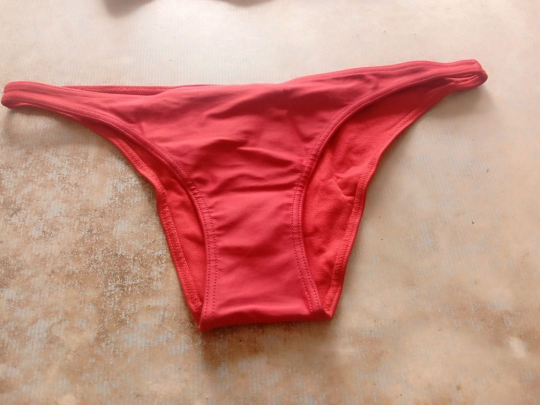 Swim Bottoms US BNEWTAG (Category: Bikinis & Swimsuits) located in Los Banos. Submitted by mania-62906 (Listing ID 1470031351, Image 1). Description: BNEWTAG. US Medium. Red.
