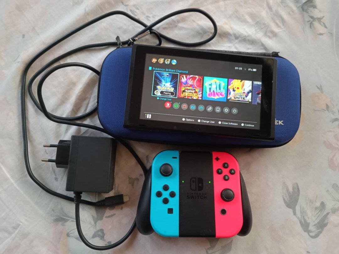 Switch v1 (Category: Nintendo) located in Manila. Submitted by boldturtle.6275a4 (Listing ID 1469951382, Image 2). Description: switch v1 w charger dock.