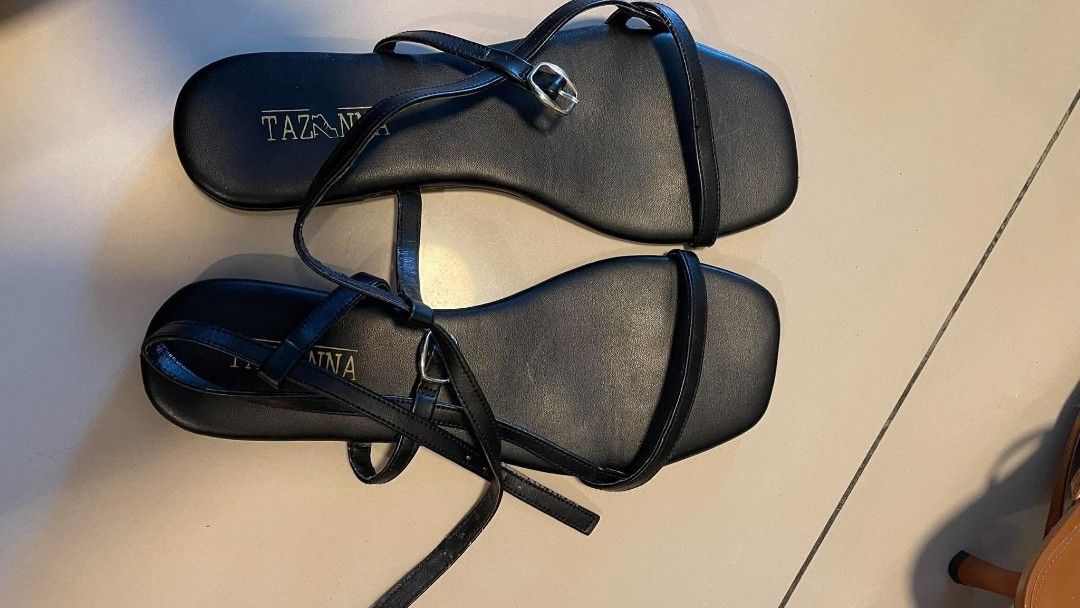 Tazanna Flats (Category: Flats & Sandals) located in Makati City. Submitted by gabj6 (Listing ID 1470103119, Image 1). Description: .