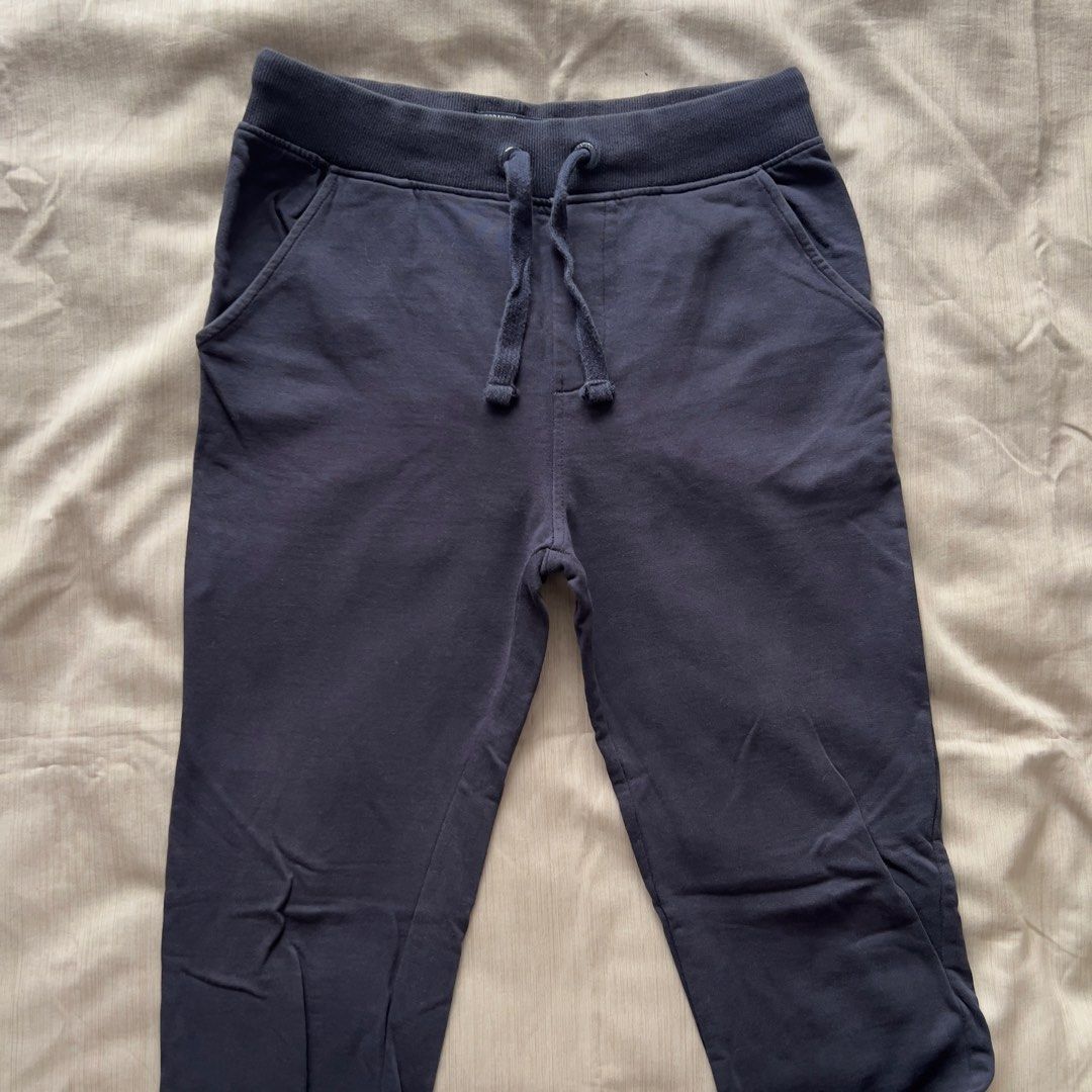 Terranova Dark Grey Jogger Sweatpants with Drawstring (Category: Other Bottoms) located in Pasig City. Submitted by jenscloset86 (Listing ID 1470012764, Image 1). Description: Brand: TERRANOVA Size: Small Color: Dark Blue • no flaws, no damage • good condition Measurement: Waist: 30” Length: 40”.