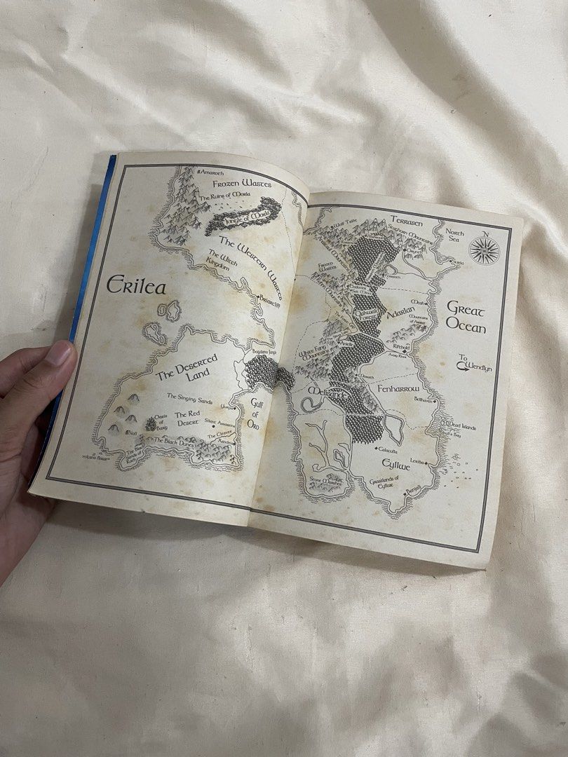 The Assassin's Blade by Sarah J. Maas (Category: Storybooks) located in Manila. Submitted by sylveohn (Listing ID 1470051712, Image 3). Description: .