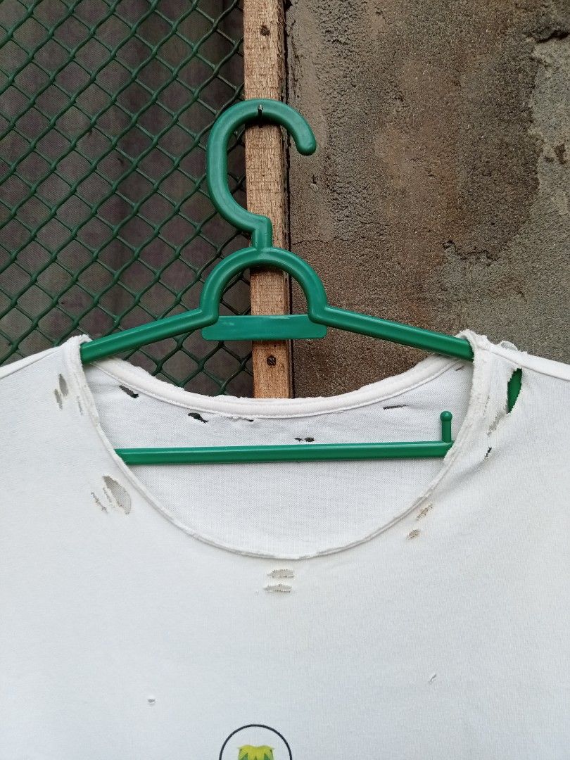 The Muppets Distressed & Chopped hem (Category: Tshirts & Polo Shirts ) located in Cabadbaran. Submitted by reizen_ace051823 (Listing ID 1470036164, Image 2). Description: - trash condition - size large - dimes L27 x W22.5.