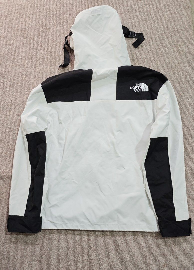 The north face goretex jacket (Category: Coats, Jackets and Outerwear) located in Apalit. Submitted by _doer (Listing ID 1469953549, Image 2). Description: size large 23.5 inch width 27.5 inch length need clean 1500 or best offer.