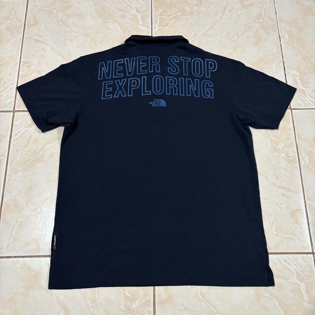 The North Face Polo Shirt Black Never Stop Exploring (Category: Tshirts & Polo Shirts ) located in El Salvador. Submitted by pretiezt2001 (Listing ID 1470046992, Image 1). Description: - Brand: The North Face - Color: Dark Navy / Black - Style: Short-sleeve polo with classic 3-button collar - Branding: Small embroidered chest logo & Polartec hem tag - Back Detail: Large vertical "NEVER STOP EXPLORING" text graphic - Condition: Excellent, pre-love