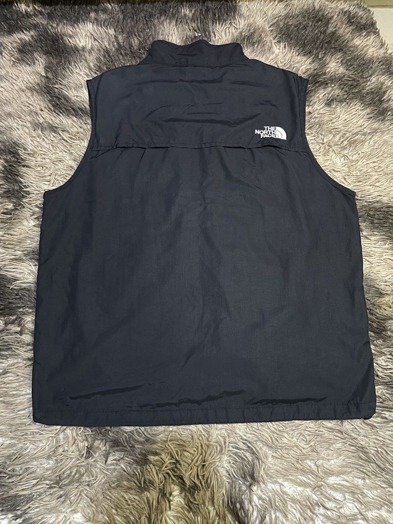 The north face, vest, nylon (Category: Vests) located in Davao. Submitted by ceejay.13 (Listing ID 1470139676, Image 2). Description: The north face, vest, nylon Size M - L dimension Width: 21 Length: 26.