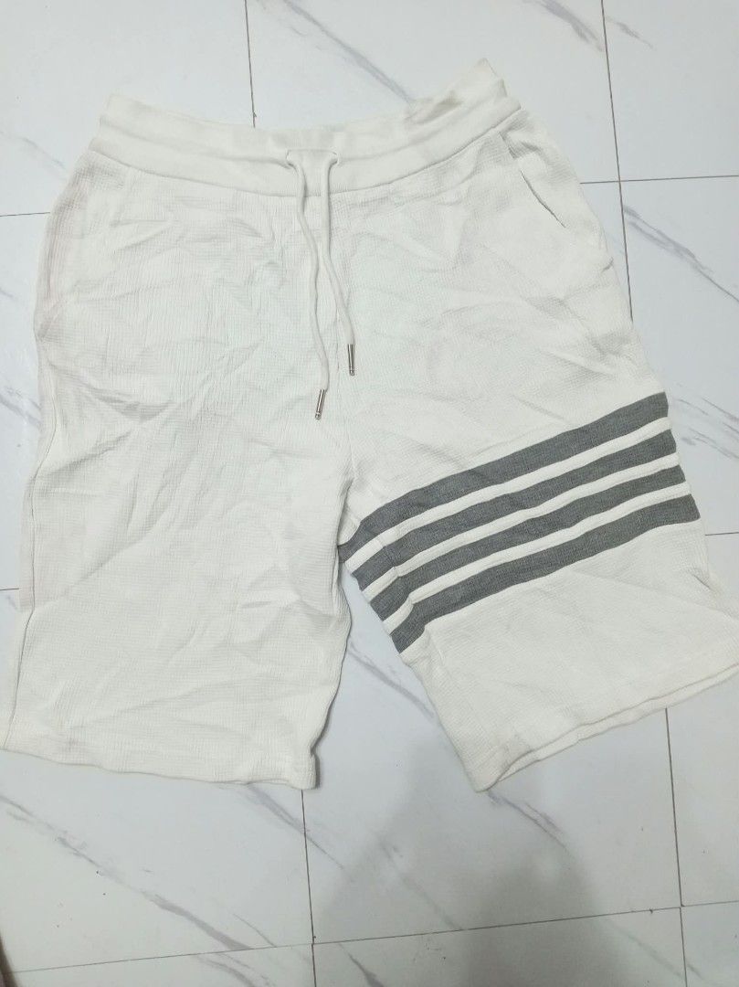 Thom Browne 4 Bars Oxford Cotton Shorts Authentic (Category: Luxury Apparel) located in Manila. Submitted by christoph17 (Listing ID 1469990640, Image 1). Description: great condition authentic medium mens size 30 to 32 fits.