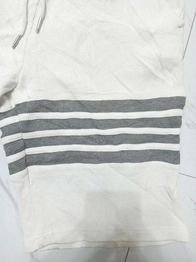 Thom Browne 4 Bars Oxford Cotton Shorts Authentic (Category: Luxury Apparel) located in Manila. Submitted by christoph17 (Listing ID 1469990640, Image 3). Description: great condition authentic medium mens size 30 to 32 fits.
