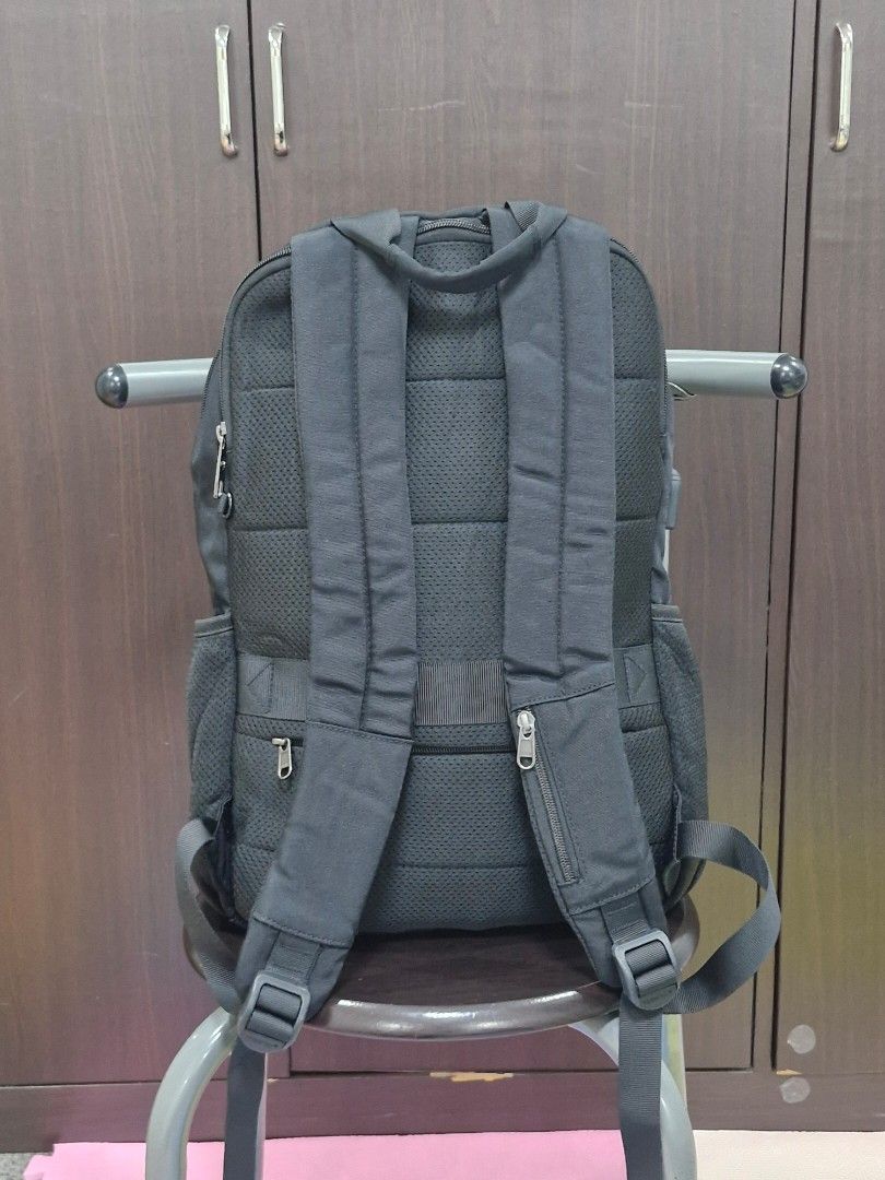 Tigernu 15.6"Laptop Backpack (Category: Backpacks) located in Quezon City. Submitted by sinosipat (Listing ID 1469989850, Image 3). Description: Color: Black Anti-Theft Laptop Pocket Tablet Pocket USB Port.