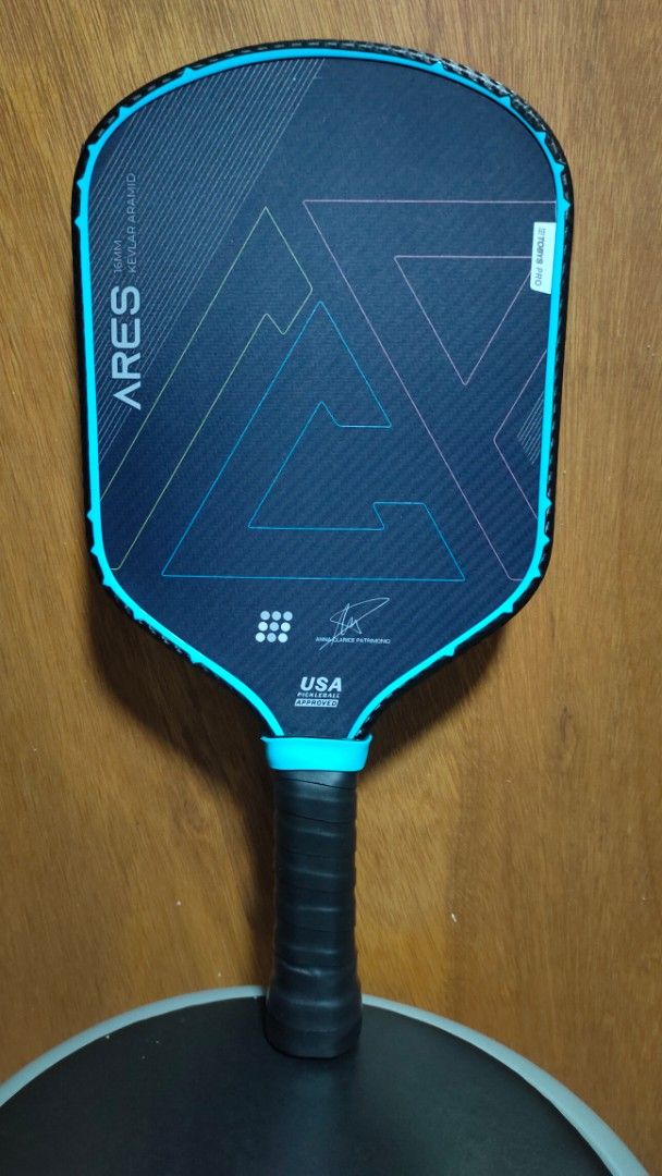 Tobys Pro Ares Pickleball Paddle (Category: Racket and Ball Sports) located in Malolos. Submitted by swiftwolf.b4d4a7 (Listing ID 1470047481, Image 2). Description: - Brand/Model: Tobys Pro Ares Pickleball Paddle - Thickness: 16mm for great touch and power - Material: Premium Kevlar aramid construction - Certification: USA Pickleball approved - Design: Blue and black colorway with sleek geometric triangle graphics - Handle: Wrapped with fresh bla