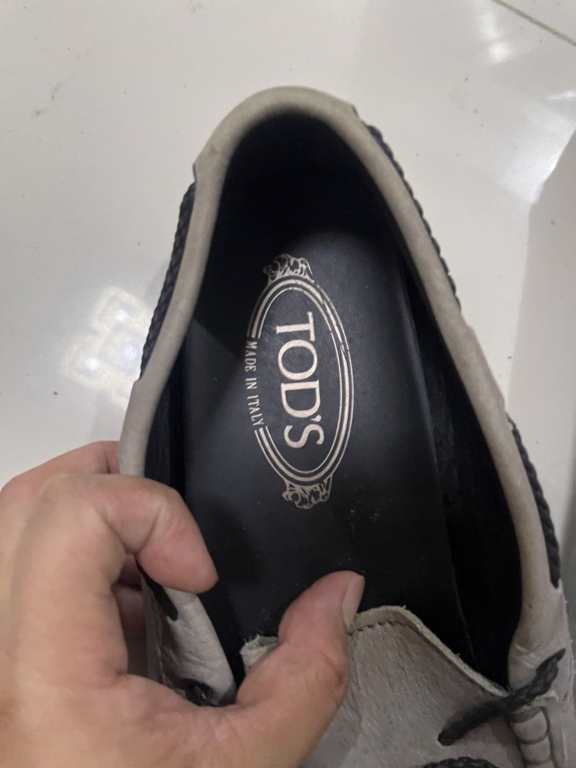 TODS Loafers gray leather (Category: Loafers) located in Manila. Submitted by re.w0rn (Listing ID 1470110279, Image 3). Description: TOD'S GOMMINO LOAFERS.