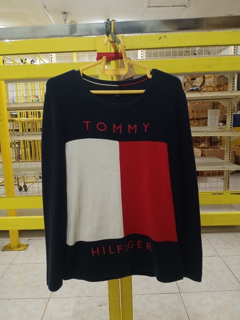 Tommy Hilfiger crewneck sweater (Category: Activewear) located in Catbalogan. Submitted by thriftwthbart (Listing ID 1470086008, Image 1). Description: .