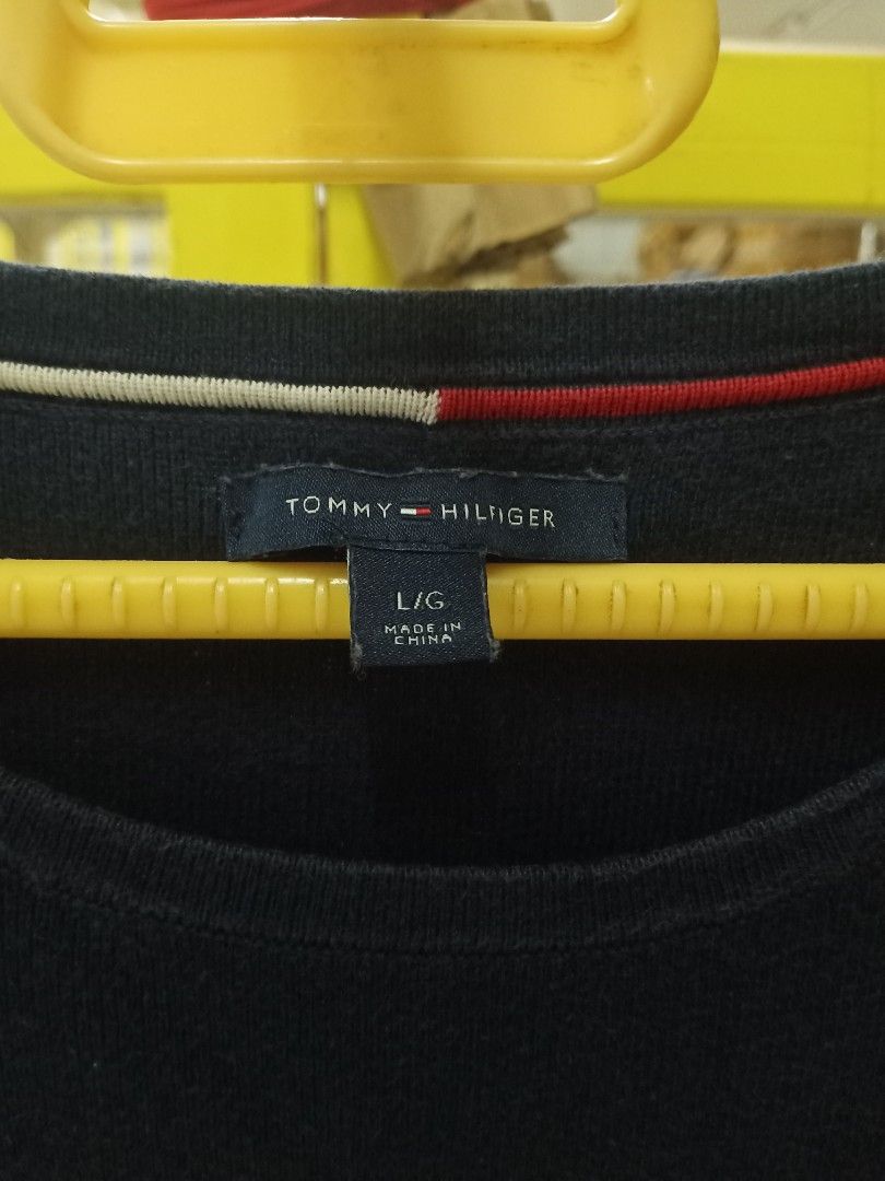 Tommy Hilfiger crewneck sweater (Category: Activewear) located in Catbalogan. Submitted by thriftwthbart (Listing ID 1470086008, Image 2). Description: .