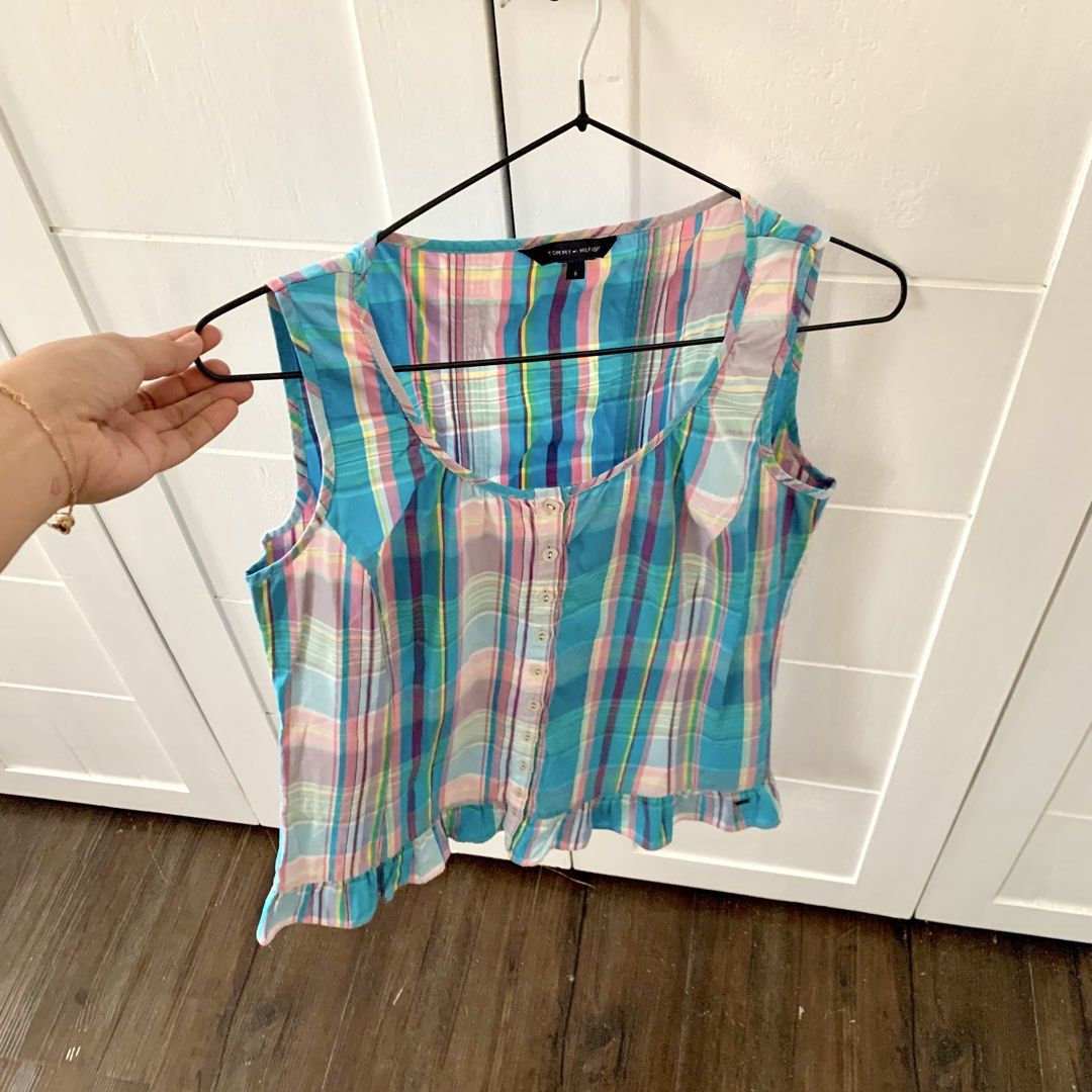 Tommy Hilfiger sleeveless plaid tan (Category: Sleeveless) located in San Fernando. Submitted by mariaelykavino (Listing ID 1470089638, Image 2). Description: .
