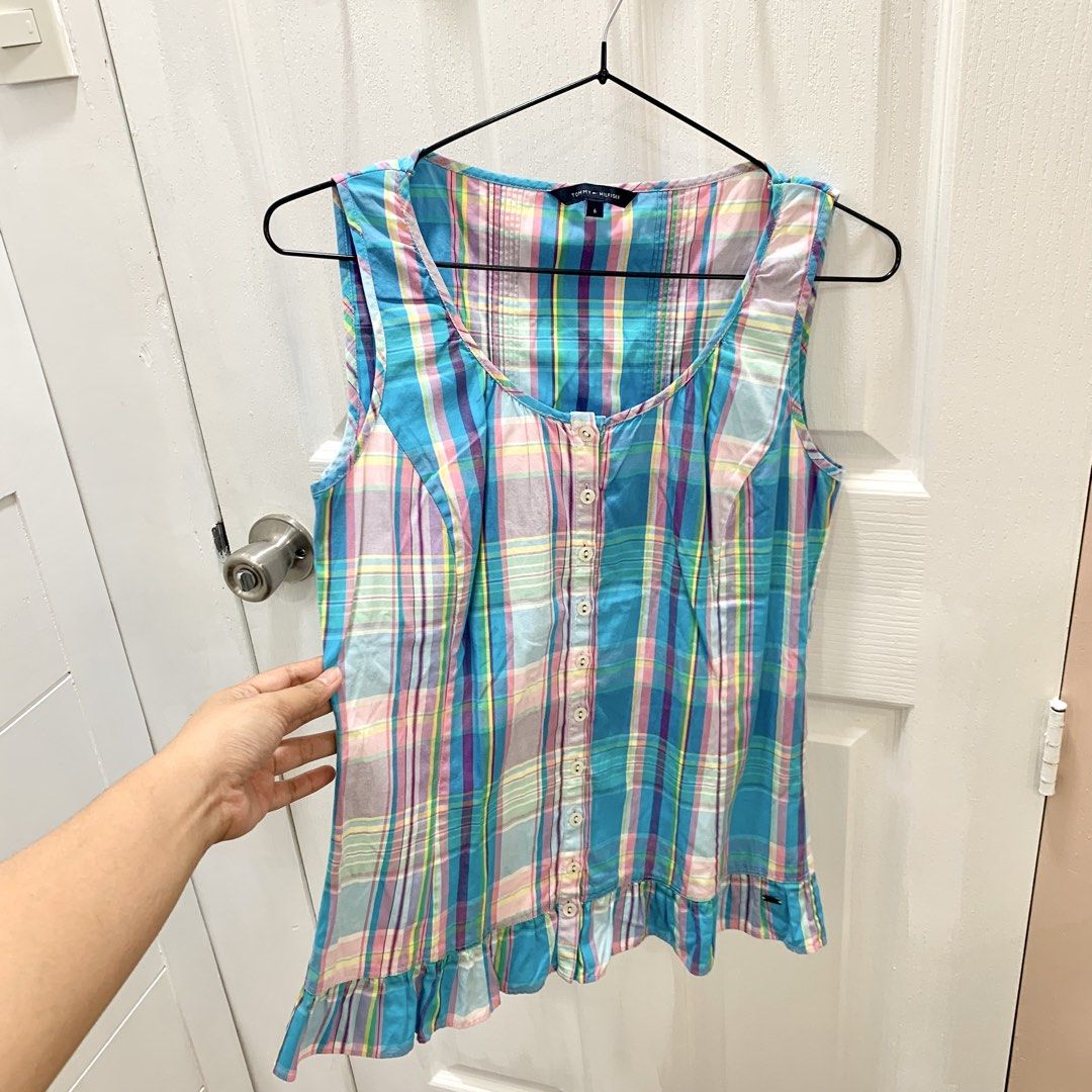 Tommy Hilfiger sleeveless plaid tan (Category: Sleeveless) located in San Fernando. Submitted by mariaelykavino (Listing ID 1470089638, Image 3). Description: .