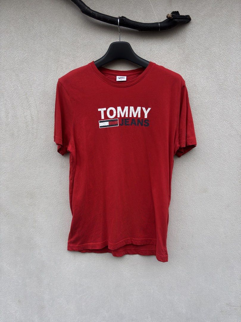 Tommy Jeans Shirt (Category: Tshirts & Polo Shirts ) located in Baybay. Submitted by thrift.ed2023 (Listing ID 1470036168, Image 1). Description: Tommy Jeans Shirt Medium 20x28 No Issue Need Wash Good as New .
