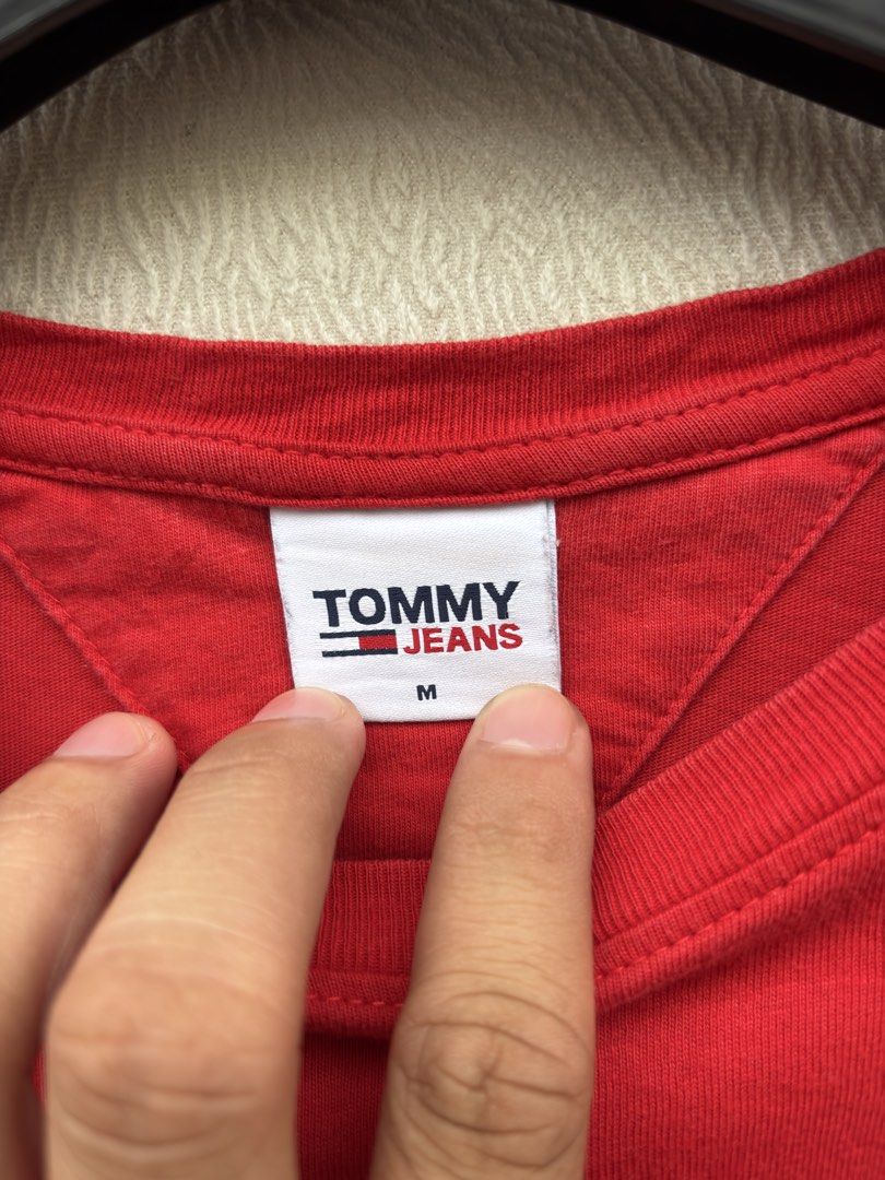 Tommy Jeans Shirt (Category: Tshirts & Polo Shirts ) located in Baybay. Submitted by thrift.ed2023 (Listing ID 1470036168, Image 3). Description: Tommy Jeans Shirt Medium 20x28 No Issue Need Wash Good as New .