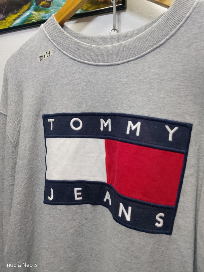 Tommy jeans sweater (Category: Coats, Jackets and Outerwear) located in Valenzuela. Submitted by joshwrldselection (Listing ID 1470108040, Image 2). Description: medium - large very good condition need wash only thrift..