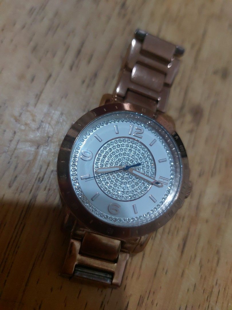 Tommy watch (Category: Women's Watches) located in Manila. Submitted by truewhale.015a18 (Listing ID 1469948861, Image 1). Description: ✨ For Sale: Tommy Hilfiger "Liv" Rose Gold Women's Watch — Model TH1781625 ✨ --- 📋 Specs & Details: - Brand: Tommy Hilfiger ​ - Model: 1781625 (Liv Collection) ​ - Color: Rose Gold-tone stainless steel ​ - Case Size: 38mm ​ - Dial: White with sparkling crystal pavé center & crystal-set bezel ​ - Movement: Analog