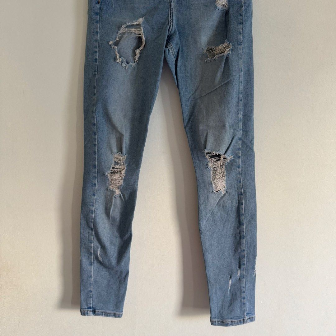 Tooshop jamie ripped jeans (Category: Jeans) located in Manila. Submitted by apparella.ph (Listing ID 1469955987, Image 3). Description: 8.5/10 condition Waist.28-31( stretchable) Length:37 ☑️Everything is my Own preloved / BNWT/BNWOT ☑️ not thrifted/Ukay ☑️ malukot sa picture kasi na stock sa cabinet (tinatamad mag plantsa ✌️ ) ☑️Personal items ( usually bought in US/UK/JPN ) every year po ako nag aabroad so expect i don’t sell fake items and me