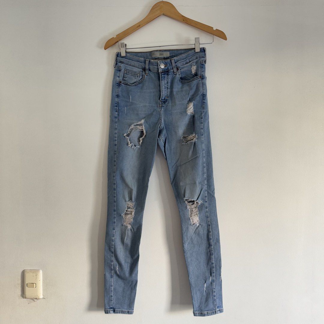 Tooshop jamie ripped jeans (Category: Jeans) located in Manila. Submitted by apparella.ph (Listing ID 1469955987, Image 1). Description: 8.5/10 condition Waist.28-31( stretchable) Length:37 ☑️Everything is my Own preloved / BNWT/BNWOT ☑️ not thrifted/Ukay ☑️ malukot sa picture kasi na stock sa cabinet (tinatamad mag plantsa ✌️ ) ☑️Personal items ( usually bought in US/UK/JPN ) every year po ako nag aabroad so expect i don’t sell fake items and me
