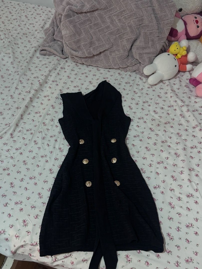 tops, sweaters, sweatpants, and dress (Category: Coats, Jackets and Outerwear) located in Manila. Submitted by meyrielseconthreeads (Listing ID 1470045323, Image 3). Description: - Green Slytherin Harry Potter sweatshirt - Most of the clothes are brand new - Embroidered 'Slytherin' lettering across the chest - Classic stripe details on sleeves - Made from a warm, comfortable cotton blend - Great for everyday casual wear or Potterheads.