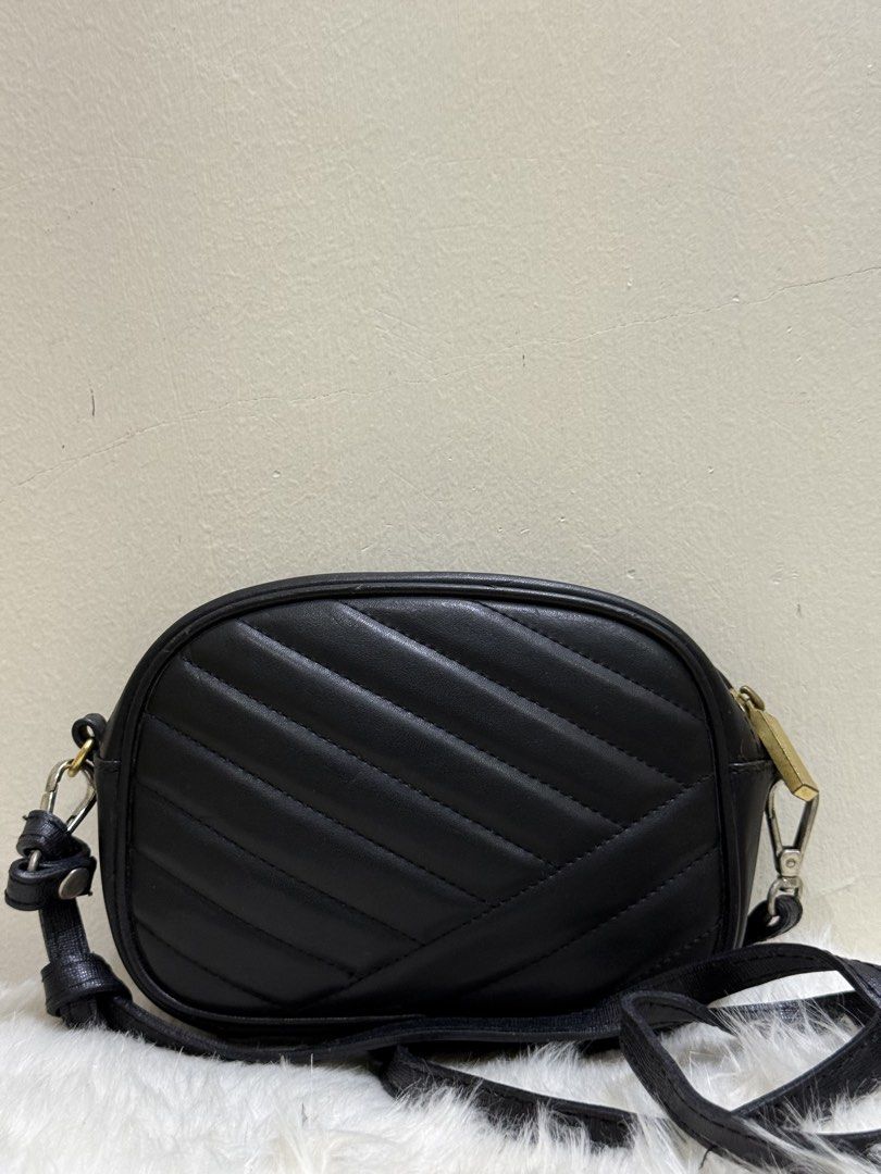Tory burch (Category: Shoulder Bags) located in Quezon City. Submitted by clazzystudio (Listing ID 1469960094, Image 3). Description: .