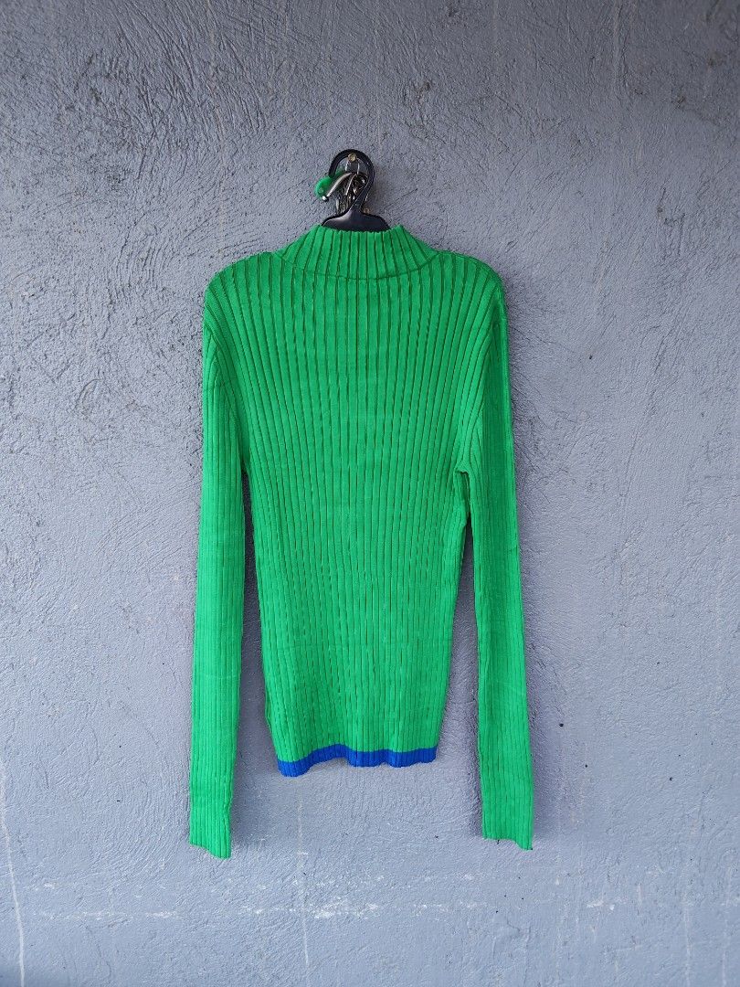 Tory burch (Category: Others Tops) located in Amadeo. Submitted by juanpablor51788 (Listing ID 1469996720, Image 3). Description: Tory burch hongkong excellent small fit to medium stretchable.