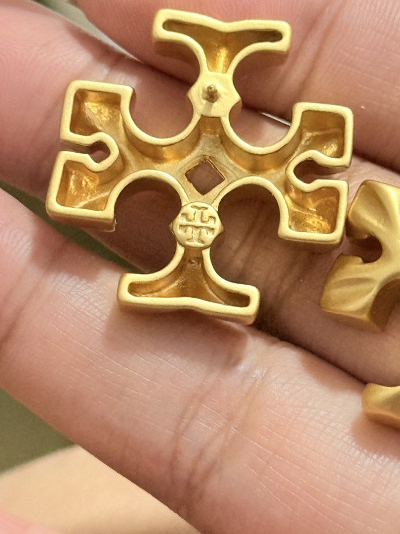 Tory burch (Category: Earrings) located in Baguio. Submitted by manang_isang (Listing ID 1470104030, Image 3). Description: .
