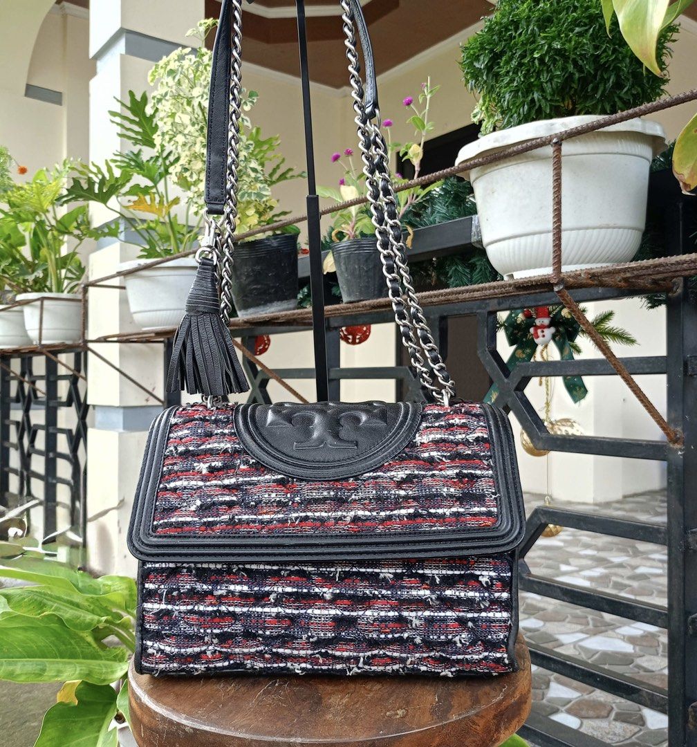 Tory Burch Fleming Convertible Tweed (Category: Cross-body Bags) located in Barugo. Submitted by green.trendsetter (Listing ID 1470140026, Image 1). Description: PRELOVED MEANS PRELOVED. Each piece has been previously loved and may naturally have signs of use such as creasing, scratches, stains, discoloration, or other imperfections. Kindly manage your expectations accordingly. •We kindly ask for no fussy buyers. • Photos of bag’s details and oth