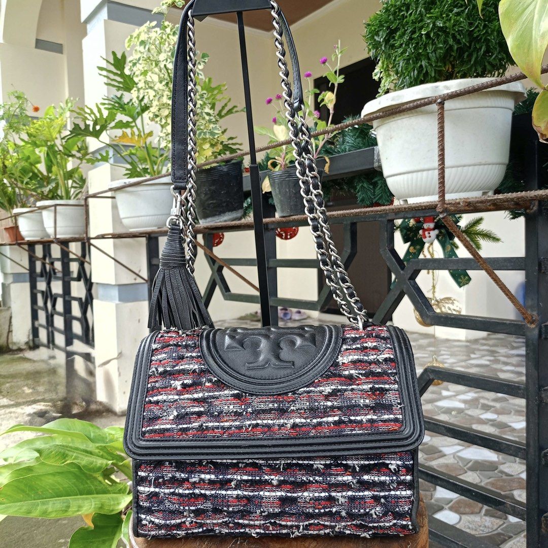 Tory Burch Fleming Convertible Tweed (Category: Cross-body Bags) located in Barugo. Submitted by green.trendsetter (Listing ID 1470140026, Image 2). Description: PRELOVED MEANS PRELOVED. Each piece has been previously loved and may naturally have signs of use such as creasing, scratches, stains, discoloration, or other imperfections. Kindly manage your expectations accordingly. •We kindly ask for no fussy buyers. • Photos of bag’s details and oth