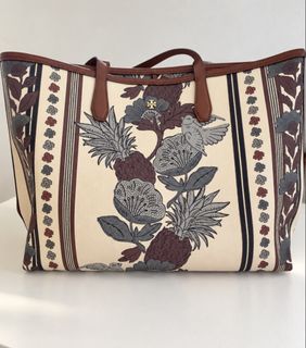 (Category: ) located in . Submitted by veautee.shop (Listing ID 1469826785, Image 1). Description: .
