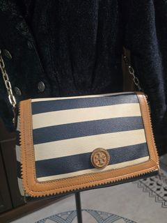 (Category: ) located in . Submitted by fine_closet83 (Listing ID 1469975020, Image 1). Description: .