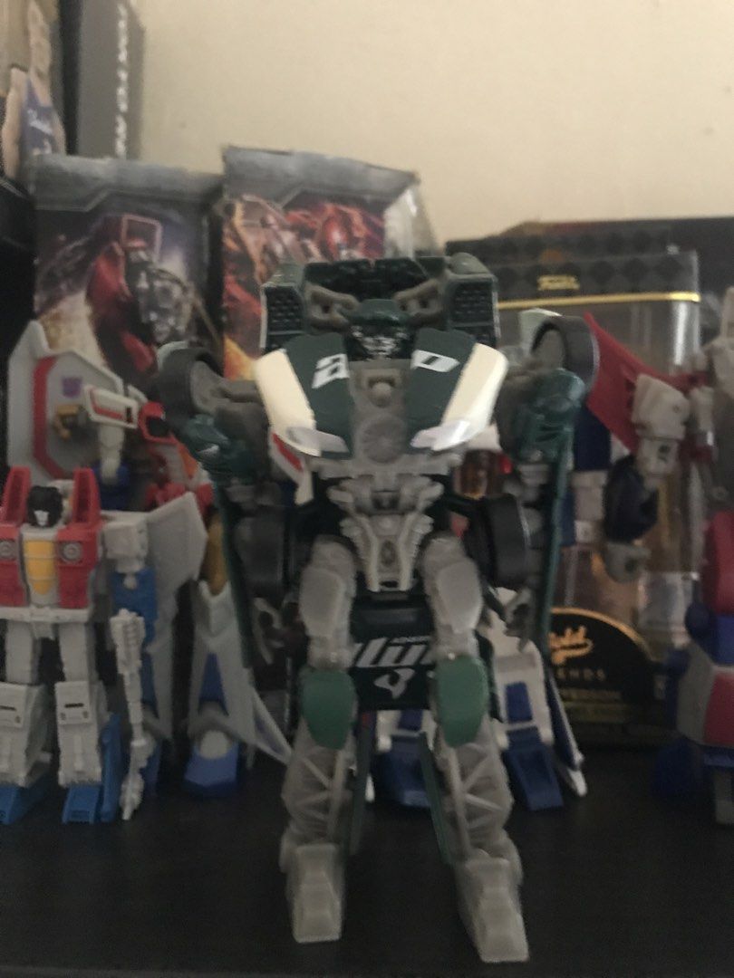Toys transformers (Category: Action & Battle Toys) located in San Mateo. Submitted by quikzee (Listing ID 1470047992, Image 2). Description: Set Toys transformers.