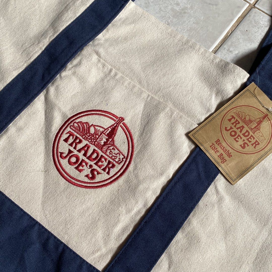 TRADER JOE CANVAS TOTE BAG (Category: Tote Bags) located in Bacolod City. Submitted by thriftedfits. (Listing ID 1470040944, Image 3). Description: 𝗧𝗥𝗔𝗗𝗘𝗥 𝗝𝗢𝗘 𝗖𝗔𝗡𝗩𝗔𝗦 𝗧𝗢𝗧𝗘 𝗕𝗔𝗚 ♻️ Size: Large Measurements:18” width / 15” length Condition: Brand New (10/10 Color rate) Flaws: None Price: ₱550 + shipping fee 🏷️ Mode of Payment: GCash / Bank Courier: J&T Express (nationwide).