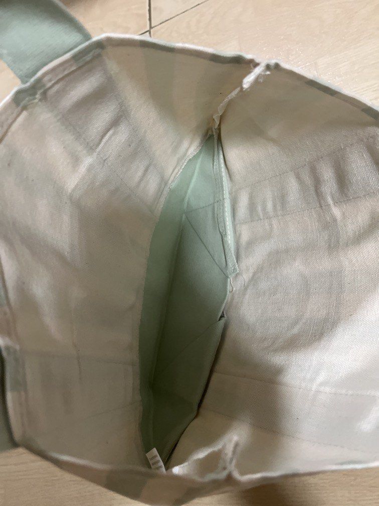 Trader joe’s mini tote from U.S (Category: Tote Bags) located in Manila. Submitted by ty_imported_goods (Listing ID 1469953126, Image 2). Description: Original from trader joe’s U.S🇺🇸 For sure buyer only.