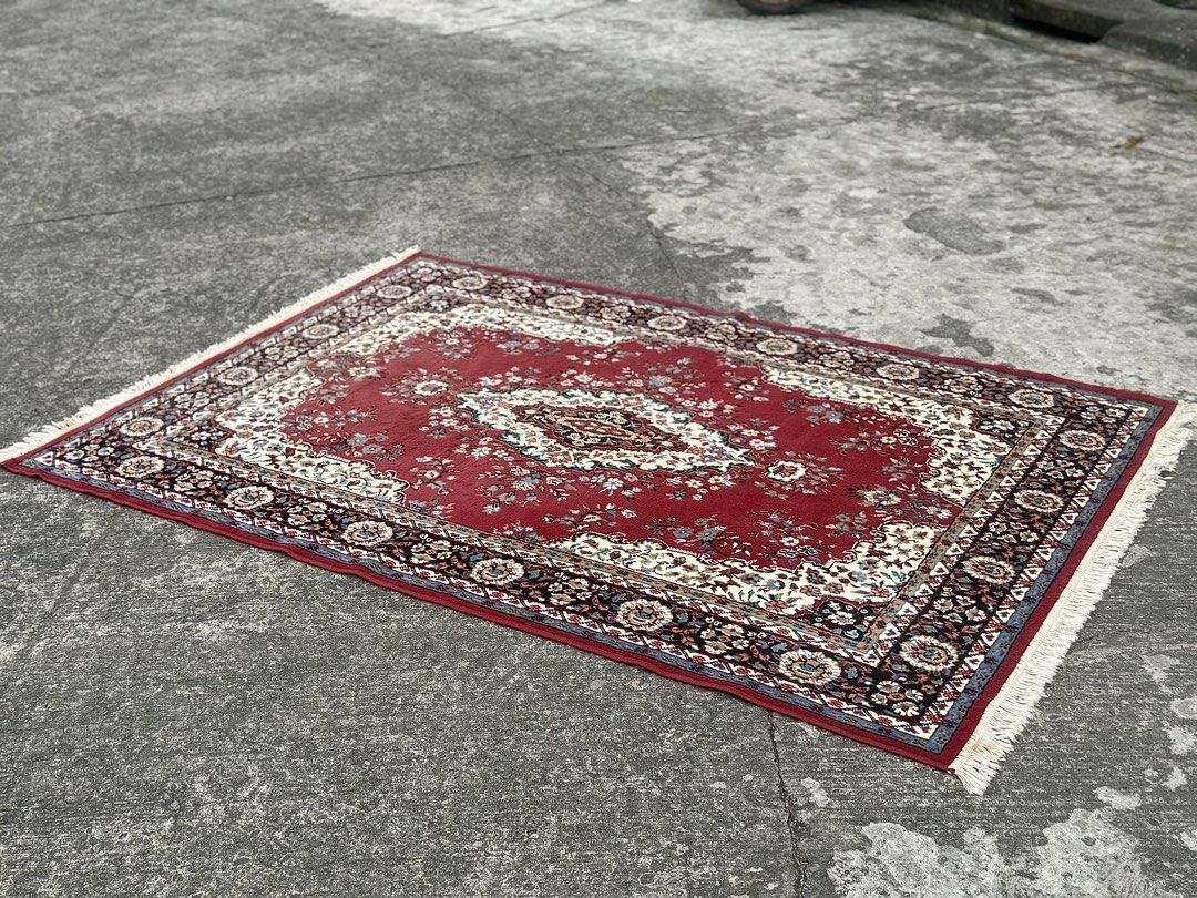 Traditional oriental-style area rug (Category: Carpets, Mats & Flooring) located in Bulacan. Submitted by rock_off.thriftshop.ph (Listing ID 1469980015, Image 3). Description: .