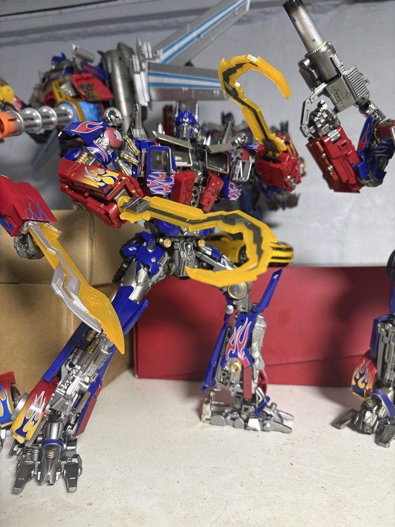 Transformers (Category: Toy Figures) located in Singapore. Submitted by xhaoenc (Listing ID 1470052266, Image 4). Description: BLACK APPLE OPTIMUS 2019 BATCH NOT REISSUE (9.7/10)with box. (140) CT 10 optimus prime (9.5/10) with box(115) MPM 10 optimus prime (10/10) with box(150) authentic striker optimus prime (9/10) no box (170) hasbro jetwing optimus prime (9.3/10) no box(150 ss jetwing optimus prime(60) tfp fe op(10/10) brand new ( open for di