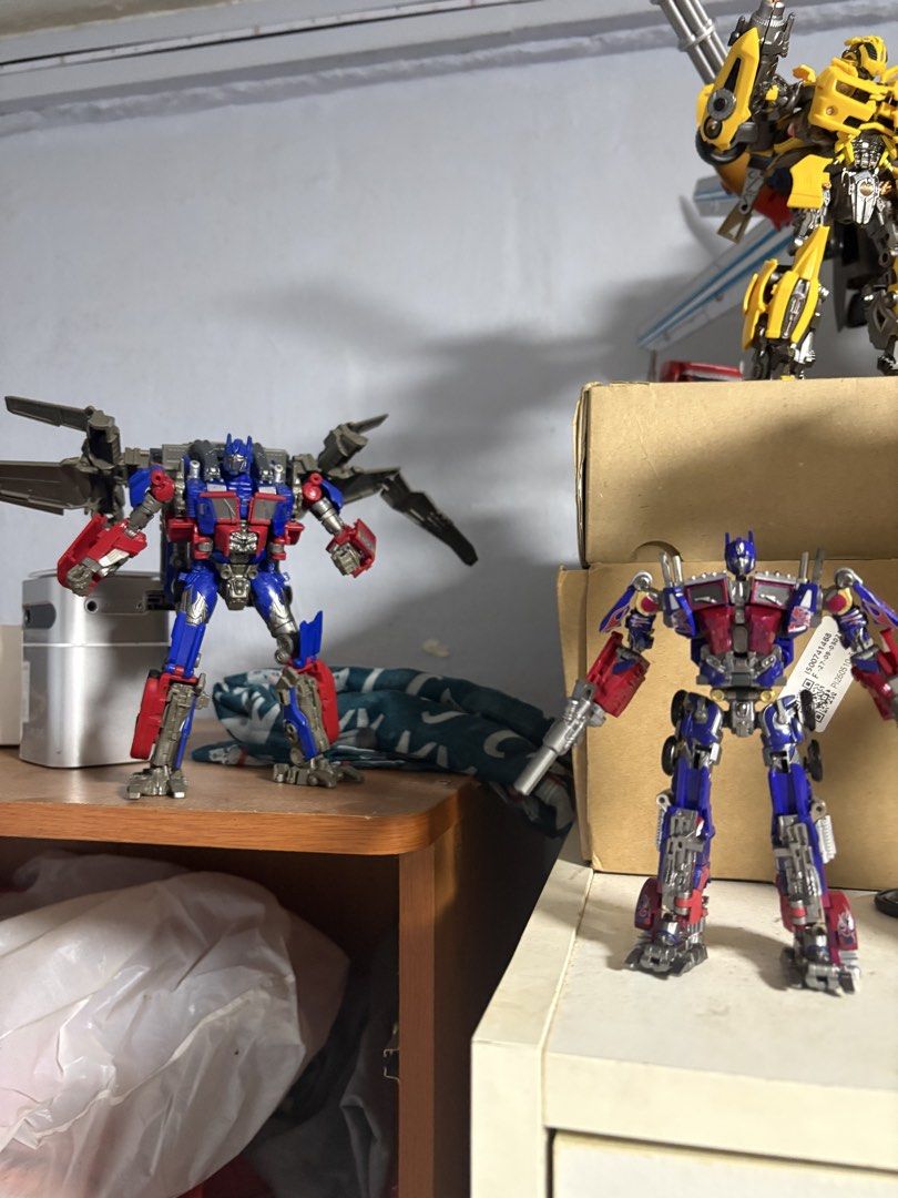 Transformers (Category: Toy Figures) located in Singapore. Submitted by xhaoenc (Listing ID 1470052266, Image 6). Description: BLACK APPLE OPTIMUS 2019 BATCH NOT REISSUE (9.7/10)with box. (140) CT 10 optimus prime (9.5/10) with box(115) MPM 10 optimus prime (10/10) with box(150) authentic striker optimus prime (9/10) no box (170) hasbro jetwing optimus prime (9.3/10) no box(150 ss jetwing optimus prime(60) tfp fe op(10/10) brand new ( open for di