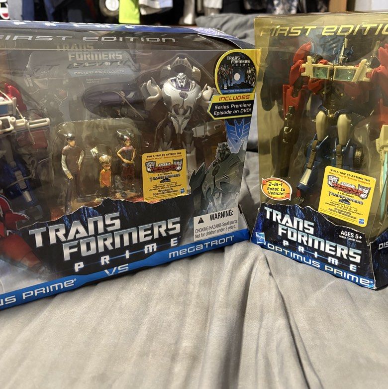 Transformers (Category: Toy Figures) located in Singapore. Submitted by xhaoenc (Listing ID 1470052266, Image 2). Description: BLACK APPLE OPTIMUS 2019 BATCH NOT REISSUE (9.7/10)with box. (140) CT 10 optimus prime (9.5/10) with box(115) MPM 10 optimus prime (10/10) with box(150) authentic striker optimus prime (9/10) no box (170) hasbro jetwing optimus prime (9.3/10) no box(150 ss jetwing optimus prime(60) tfp fe op(10/10) brand new ( open for di