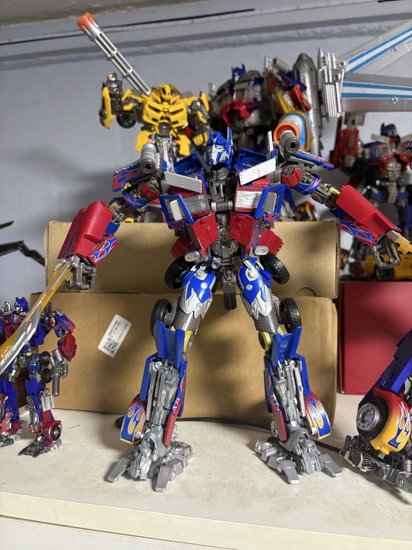 Transformers (Category: Toy Figures) located in Singapore. Submitted by xhaoenc (Listing ID 1470052266, Image 5). Description: BLACK APPLE OPTIMUS 2019 BATCH NOT REISSUE (9.7/10)with box. (140) CT 10 optimus prime (9.5/10) with box(115) MPM 10 optimus prime (10/10) with box(150) authentic striker optimus prime (9/10) no box (170) hasbro jetwing optimus prime (9.3/10) no box(150 ss jetwing optimus prime(60) tfp fe op(10/10) brand new ( open for di