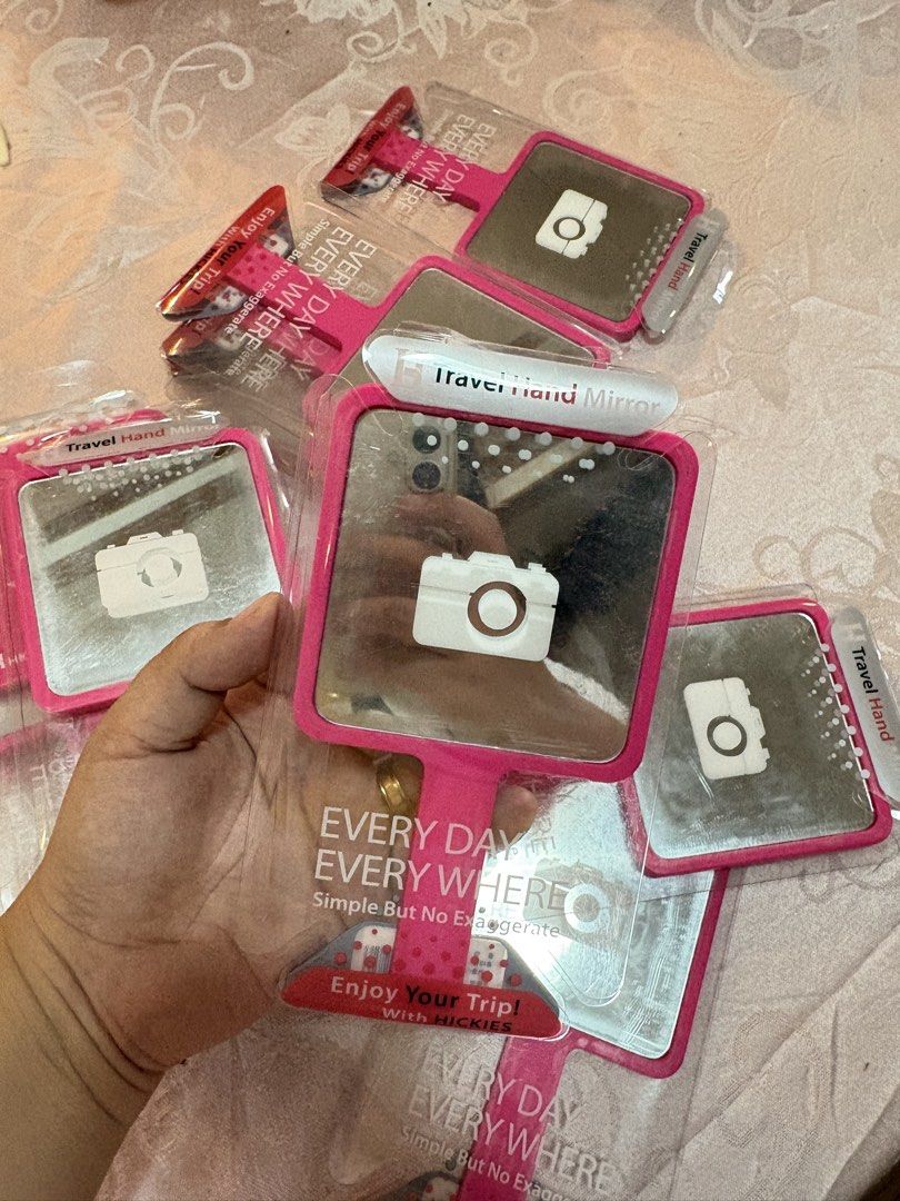 Travel mirror (Category: Other Home Decor) located in Dipolog. Submitted by playmatesfriend.ph (Listing ID 1470006808, Image 2). Description: .