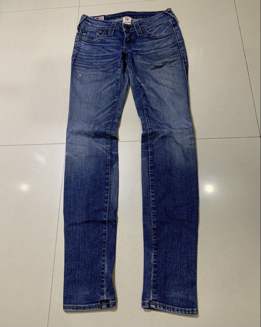 True Religion denim pants (Category: Jeans) located in Molave. Submitted by mysticbird_38213e (Listing ID 1470098383, Image 2). Description: Vintage leather patch Good condition pa po Solid nito size 25 on tag.